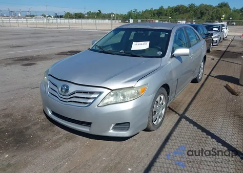 2010 Toyota Camry Le z USA, uszkodzony, nr VIN 4T1BF3EK8AU088935